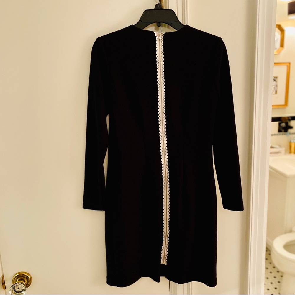 Black dress w lace detail down zipper in back